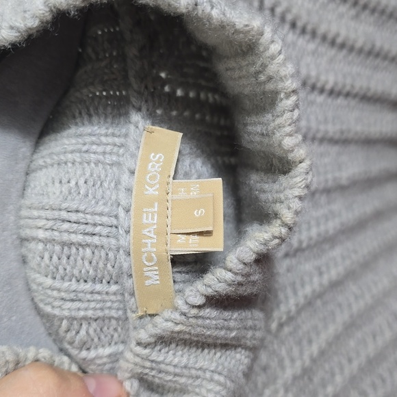 Michael Kors sweater in perfect condition - Picture 4 of 4
